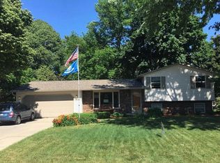 1084 Velsen Rd, Green Bay, WI 54313