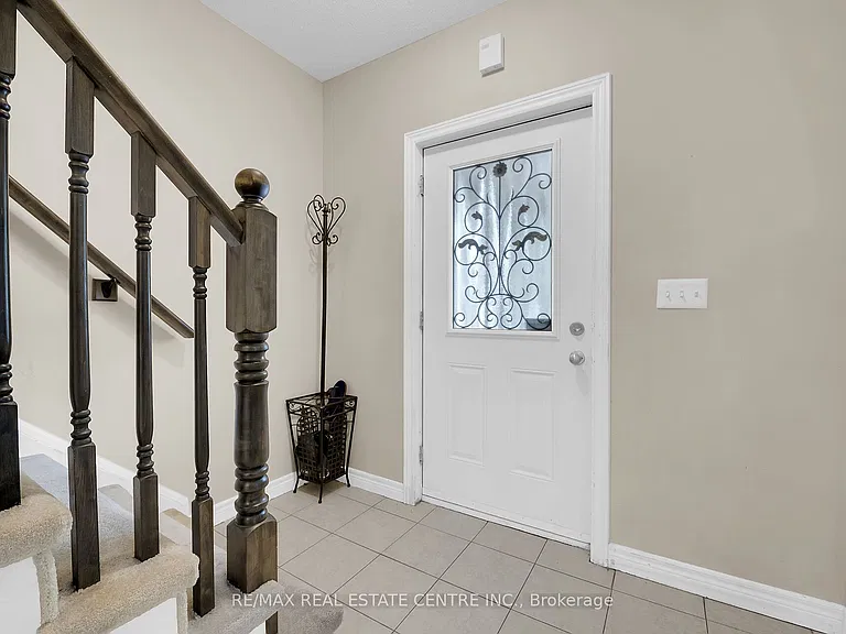 31 Gibson Ave — Photo 3