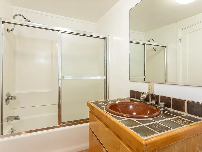 6458 Colby St — Photo 29