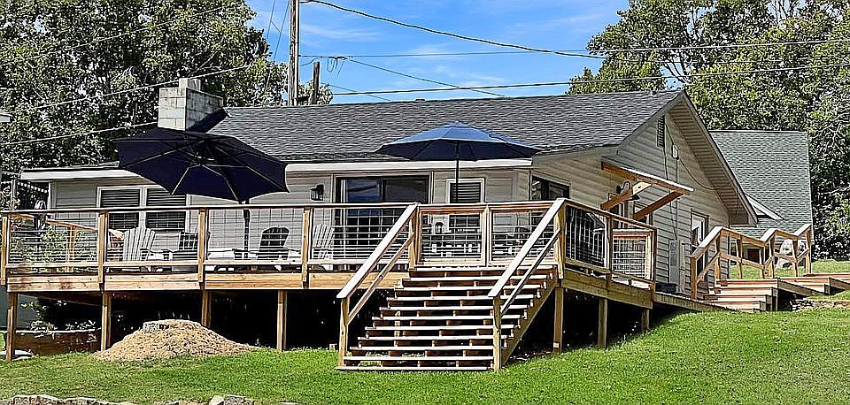 1st image of 221 Bluff Rd