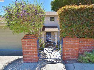 1915 Oakview Dr, Oakland, CA 94602