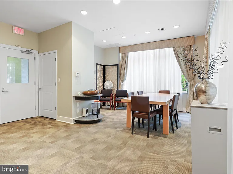 820 N Pollard St #511 — Photo 41