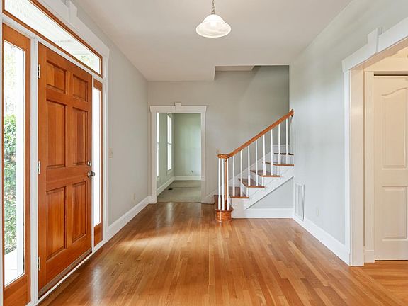 Foyer leading to dinning room
