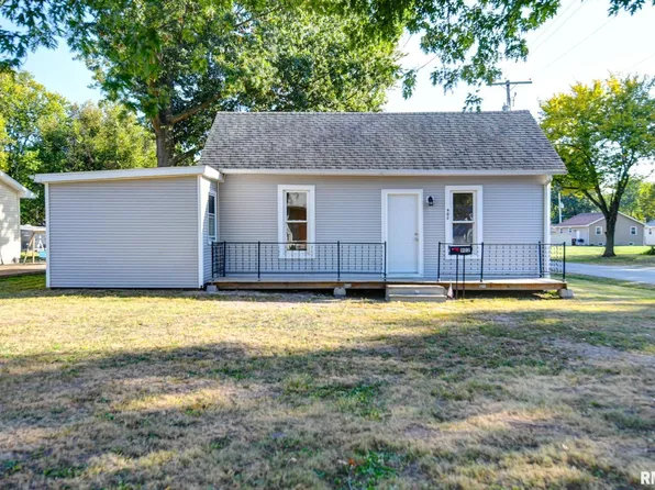 902 E Stevenson St, Taylorville, IL 62568