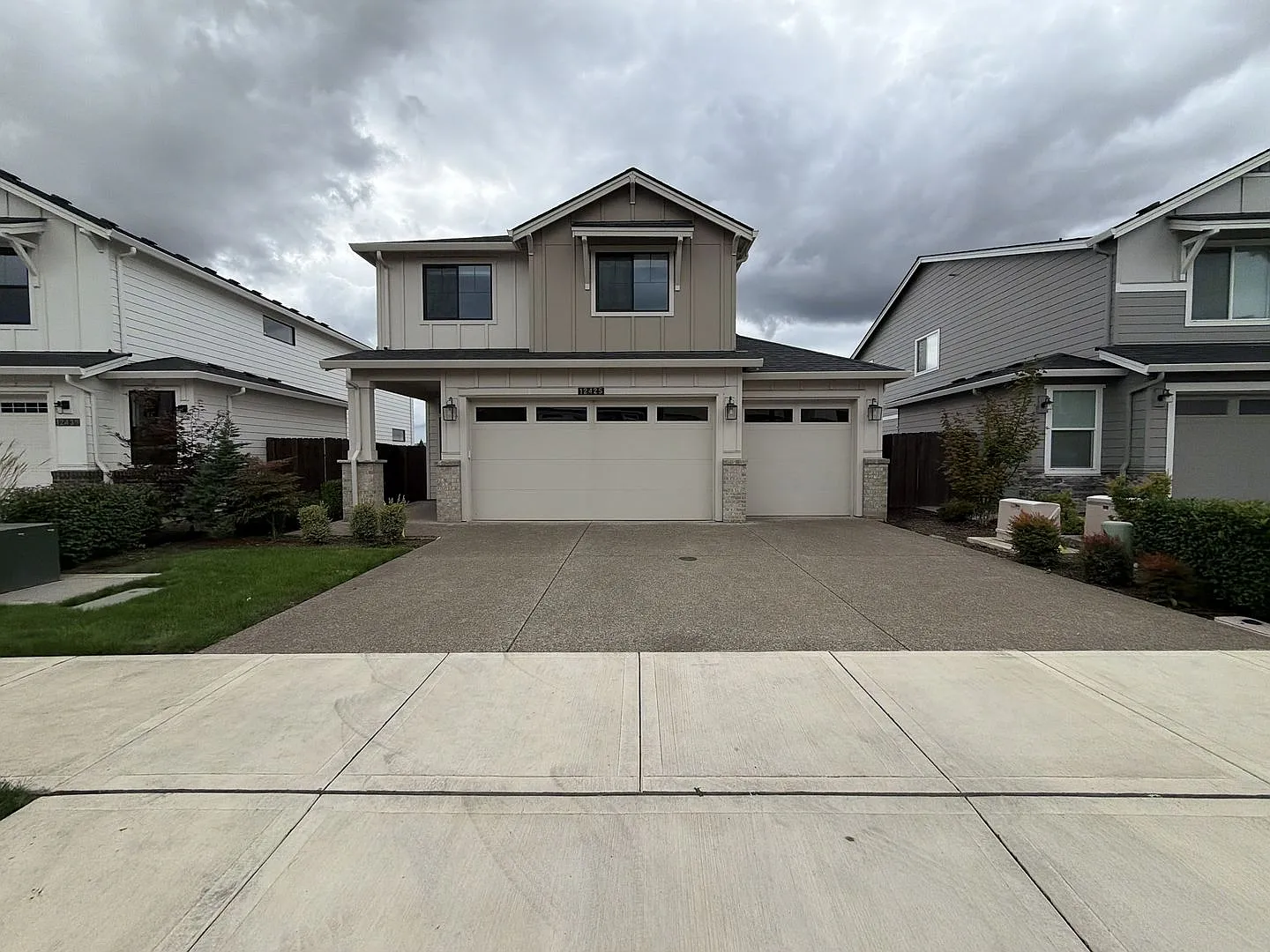 Luxury 2023-Built 3-Bedroom + Loft Beaverton Home with Gourmet Kitchen, Amazing Views, 3-Car Gara... — Photo 2