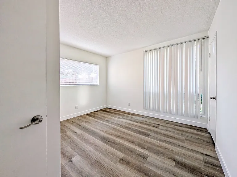 1818 W Sumac Ln #1B — Photo 9