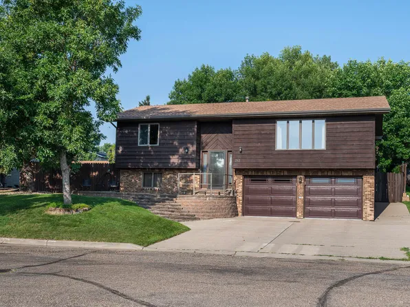 243 Sheila Dr, Beulah, ND 58523