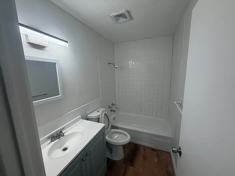 30 Cathcart Dr #C — Photo 7