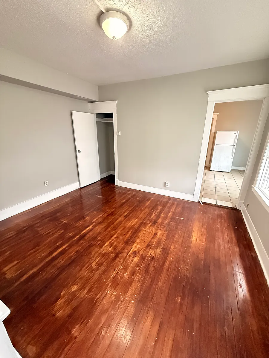 Building Photo - 121 Orchard St #2