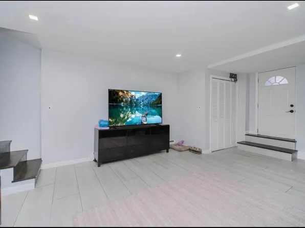 2612 Harway Avenue image 3 of 30