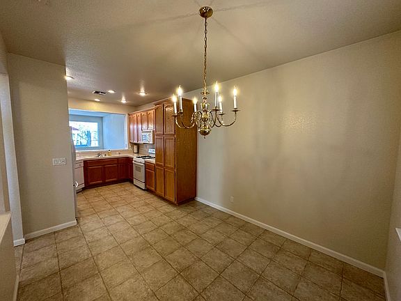 4th image of 563 Gage Ct