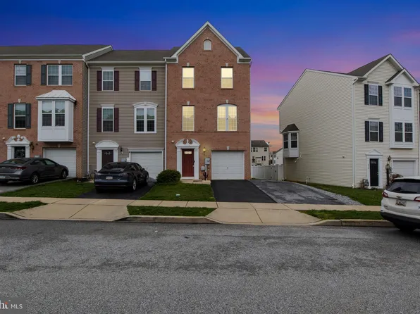 812 Blossom Dr, Hanover, PA 17331