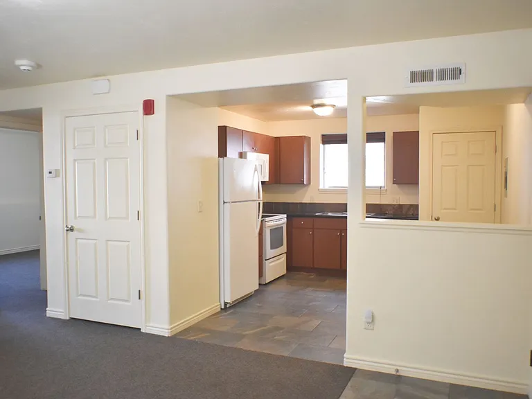 1115 Belford Ave — Photo 7