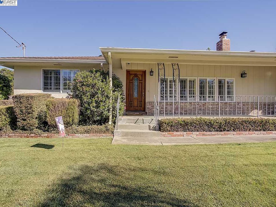 1st image of 688 Woodland Ave