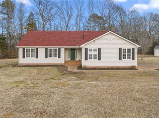 9039 Coles Landing Dr, Gloucester, VA 23061