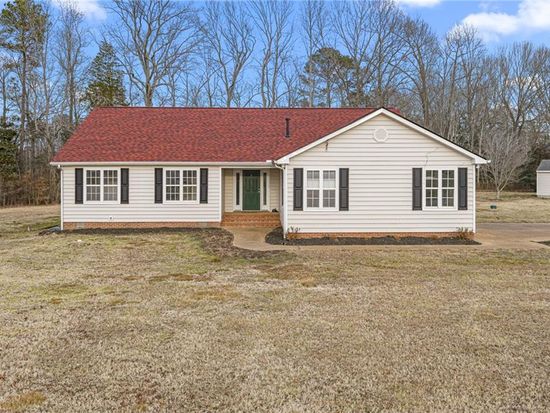 9039 Coles Landing Dr, Gloucester, VA 23061