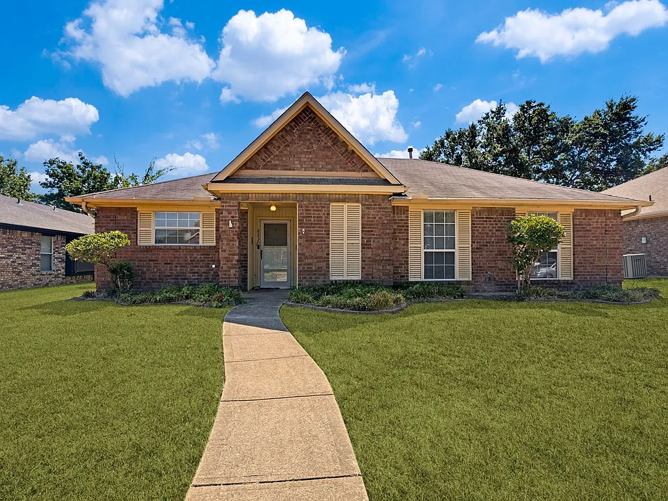 2230 Cedarwood Dr