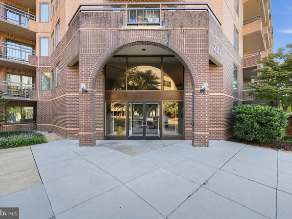 2111 Wisconsin Ave NW APT 104, Washington, DC 20007