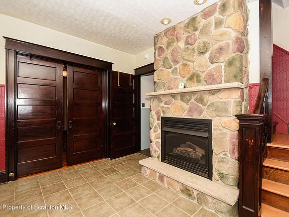 4th image of 2401 Boulevard Ave