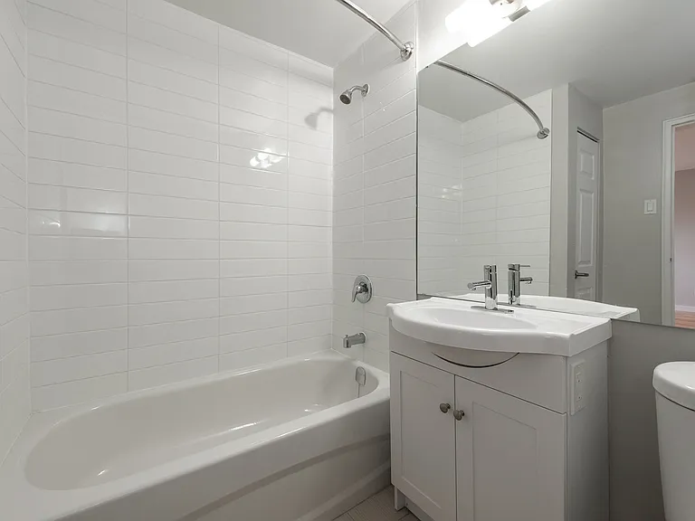 1161 Wellington St W — Photo 27
