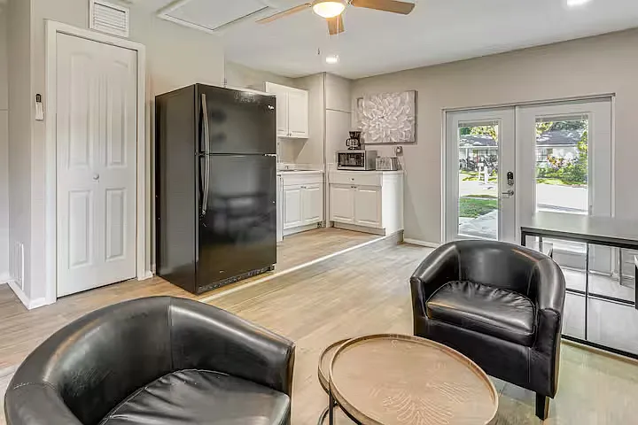 Oak Hill Dr — Photo 10