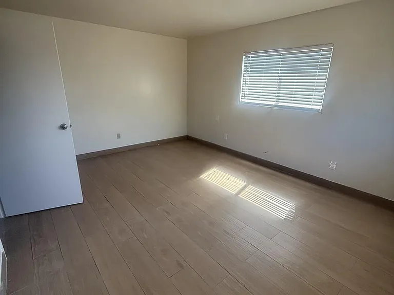 528 Palomar St — Photo 6