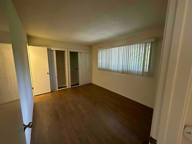2819 Derby St — Photo 13
