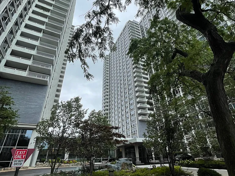 4250 N Marine Dr #1003 — Photo 34