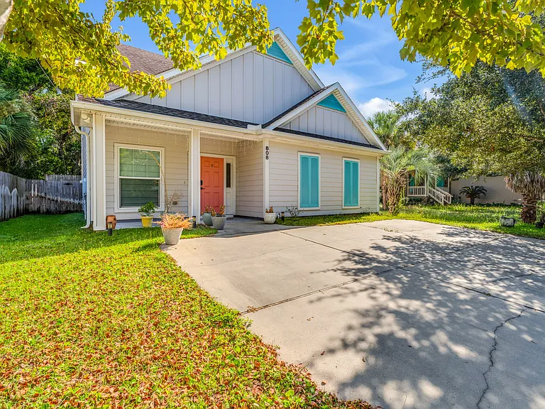 808 Willow St — Photo 4