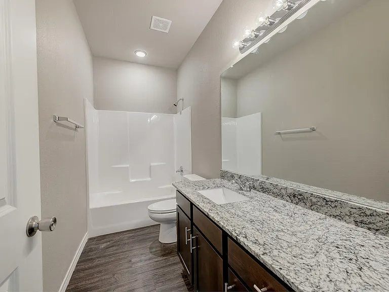 1310 N Reagan St — Photo 12