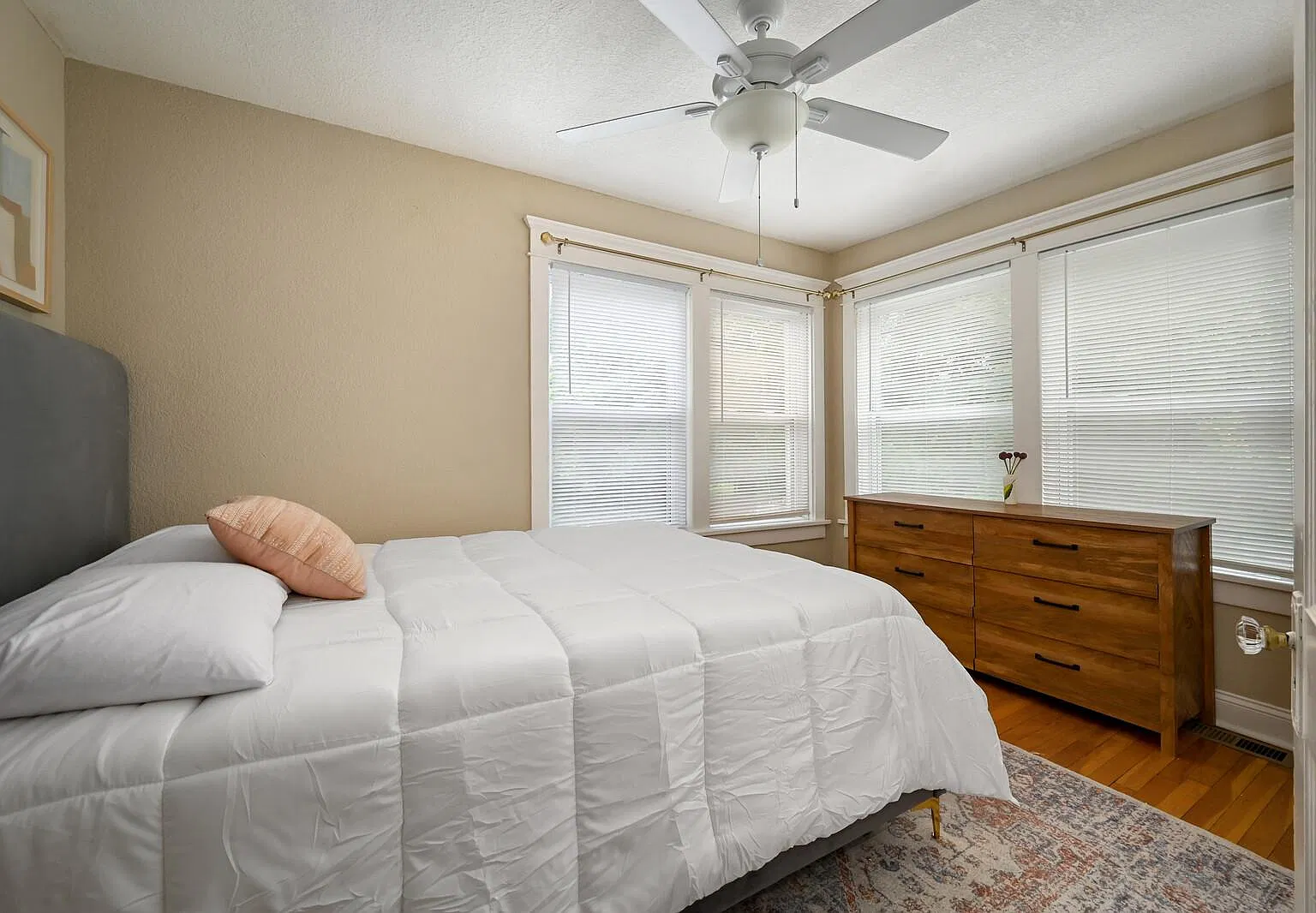 2 bed, 1000 sqft, $1,395 — Photo 4