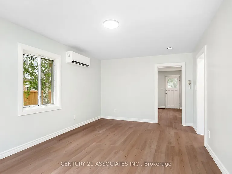 48 King St — Photo 10
