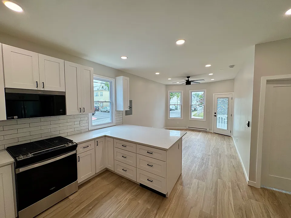 116 Van Riper Ave #1