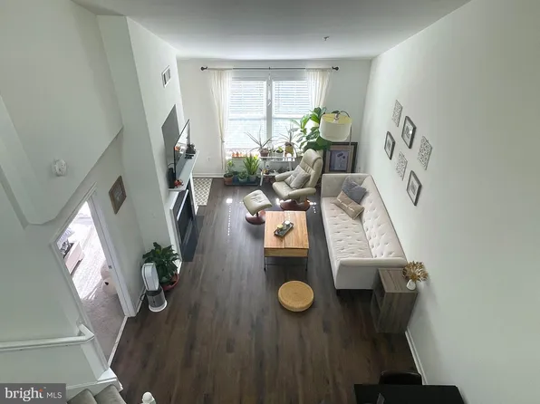 12000 Market St APT 466, Reston, VA 20190