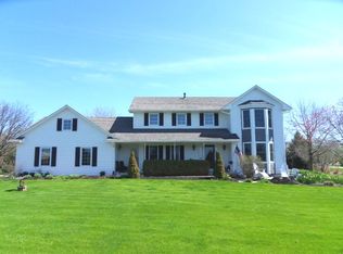 39W682 Buckskin Trl, St Charles, IL 60175