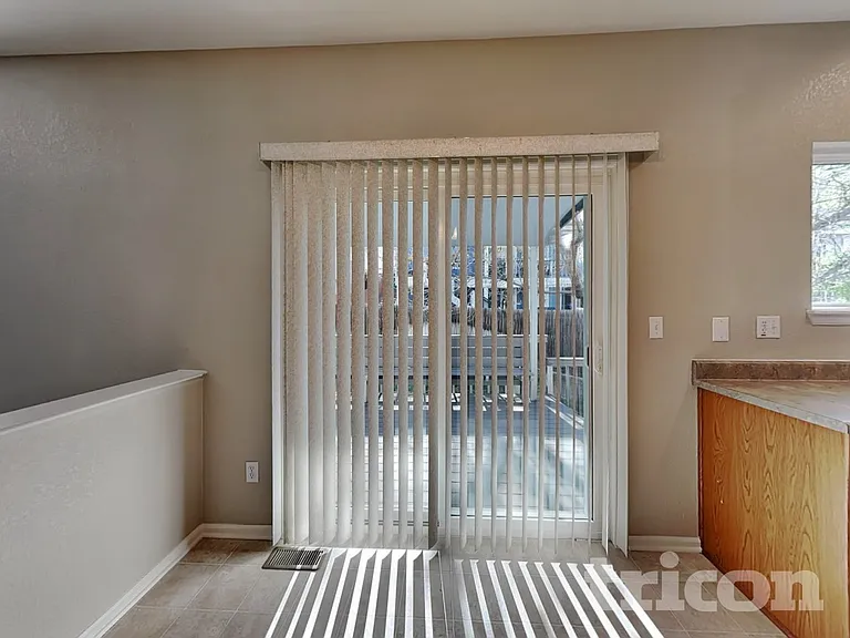 4843 S Liverpool Cir — Photo 5