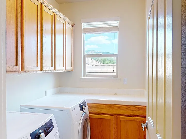 445 Dartmoor Ct — Photo 17
