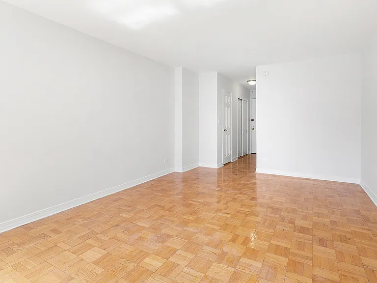 200 E 15th St #4B — Photo 4