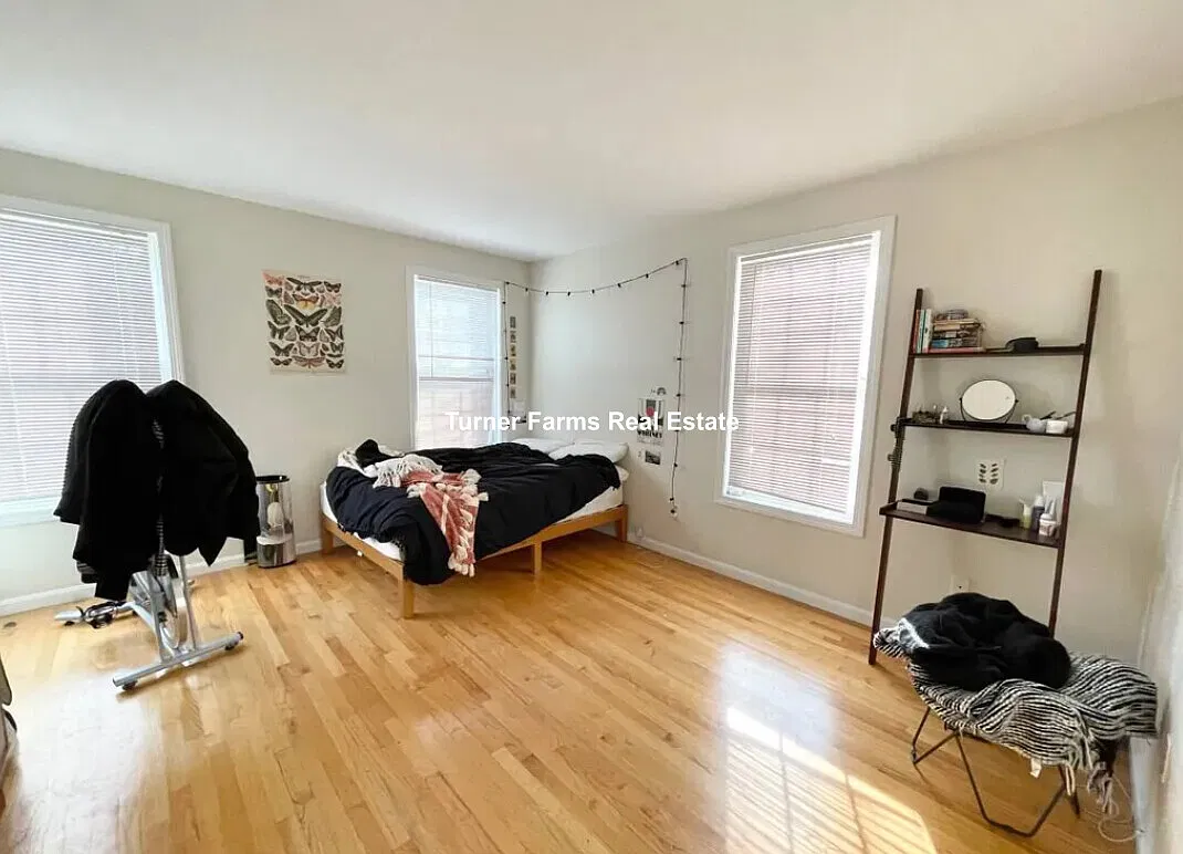 5 bed, 9999 sqft, $7,900 — Photo 3