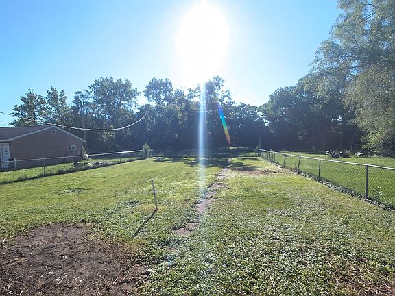 2nd image of 203 SE 29th Ct