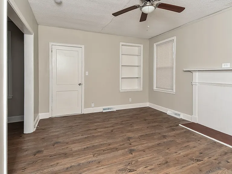 15881_019_living_room_13369225.jpg