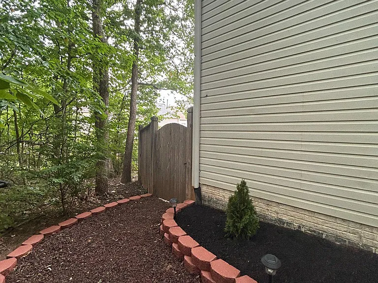 8616 Accokeek St — Photo 4