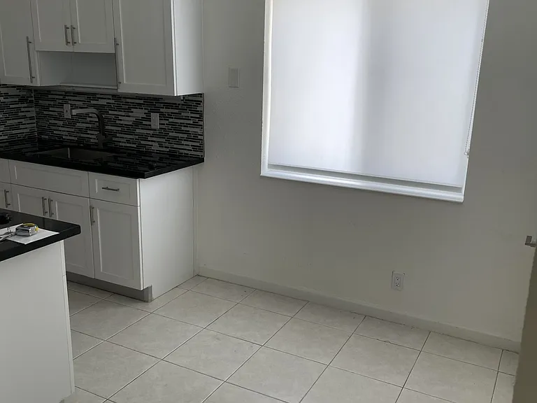 801 NE 28th St #101 — Photo 3