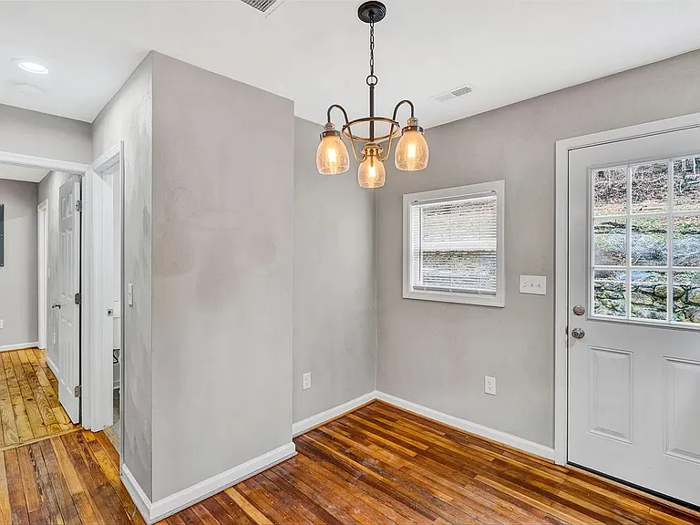 1423 Varnell Ave NE — Photo 8