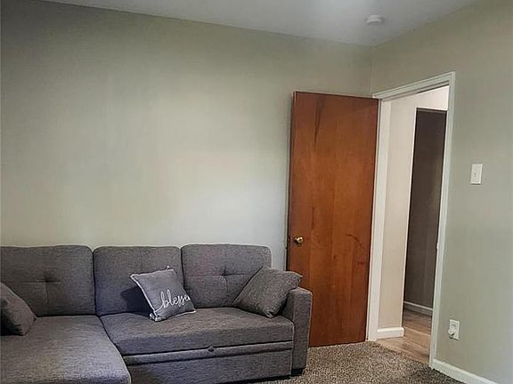 5th image of 985 Saint Marie St