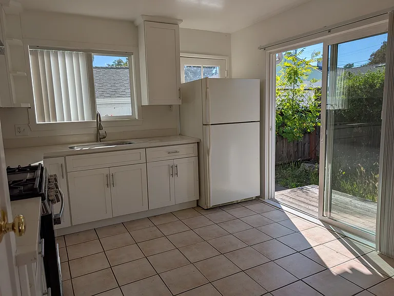 411 E St #411 — Photo 9
