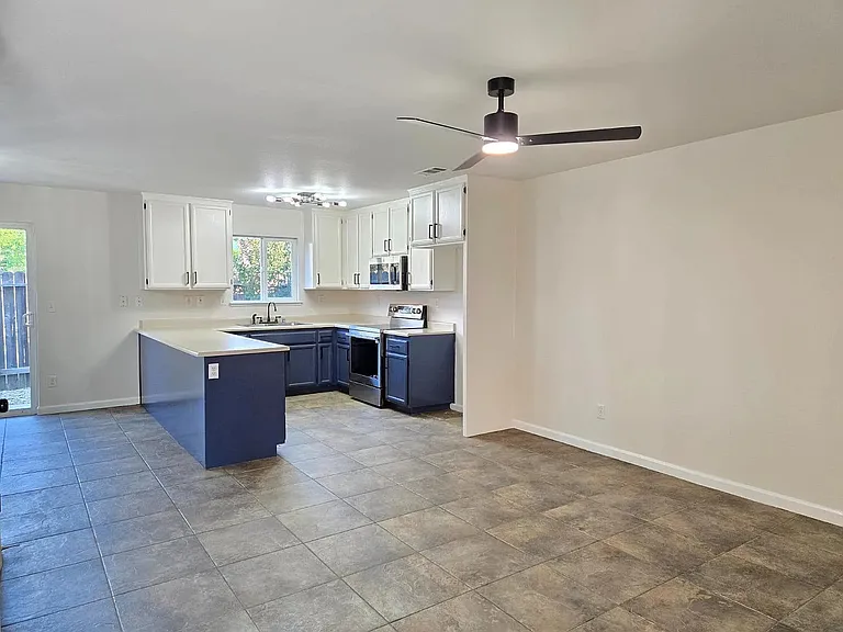 3057 Courtside Dr — Photo 4
