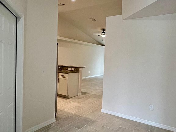 3rd image of 324 SE 16th Pl