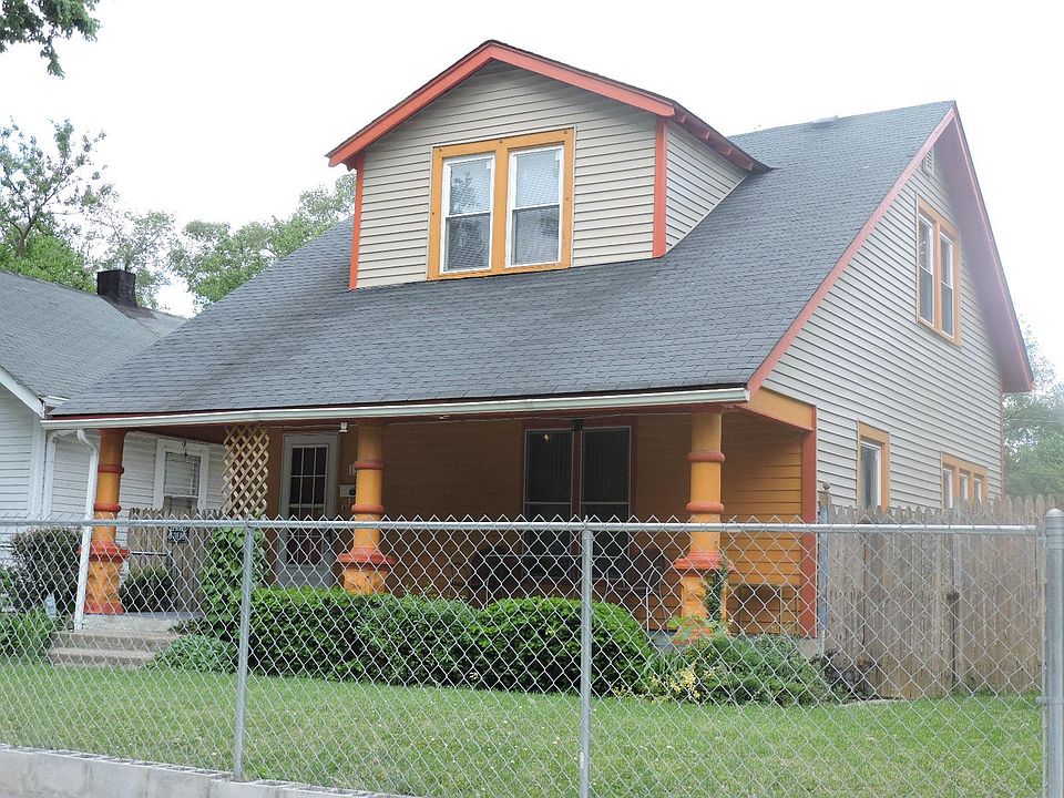 HOME HAS FENCED YARD FRONT & BACK