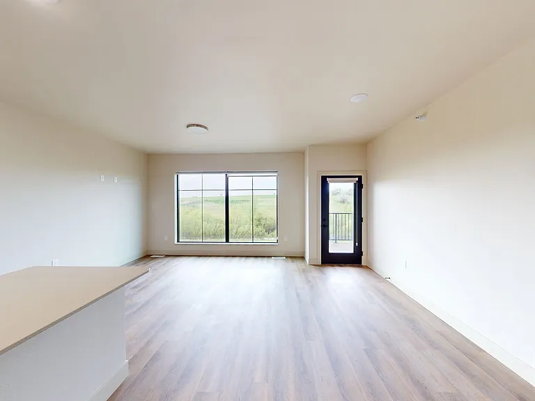 5631-5735 E Revere Dr — Photo 36